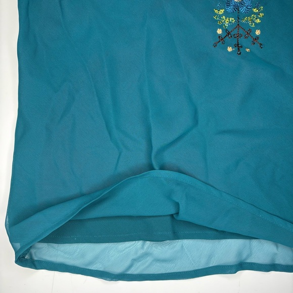 New York City Design Co. Teal Floral Embroidered Sleeveless Lightweight Tank Top - Picture 3 of 8